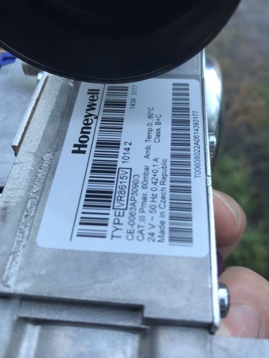 Armatura gazowa Piece Buderus Honeywell VR8615V 1014 2