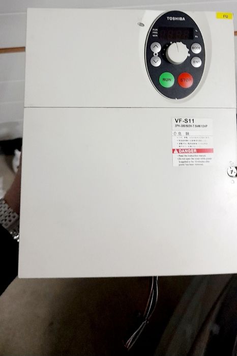 Falownik przemysłowy TOSHIBA VFS11-4075PL-WP(3) 7,5kW ; 3f;