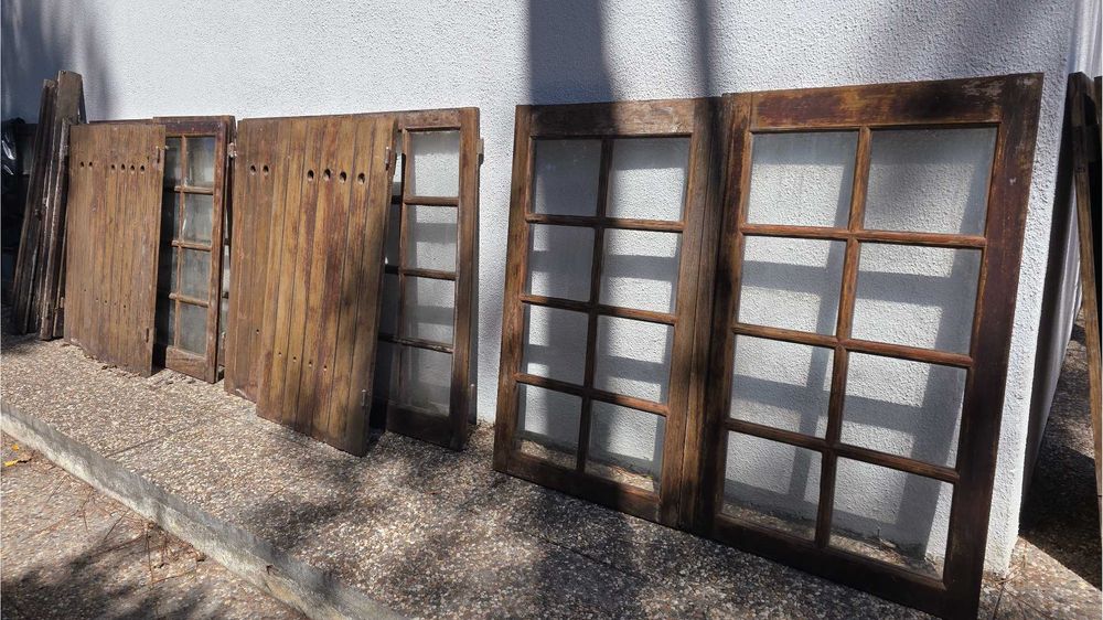 Janelas de madeira exteriores antigas usadas