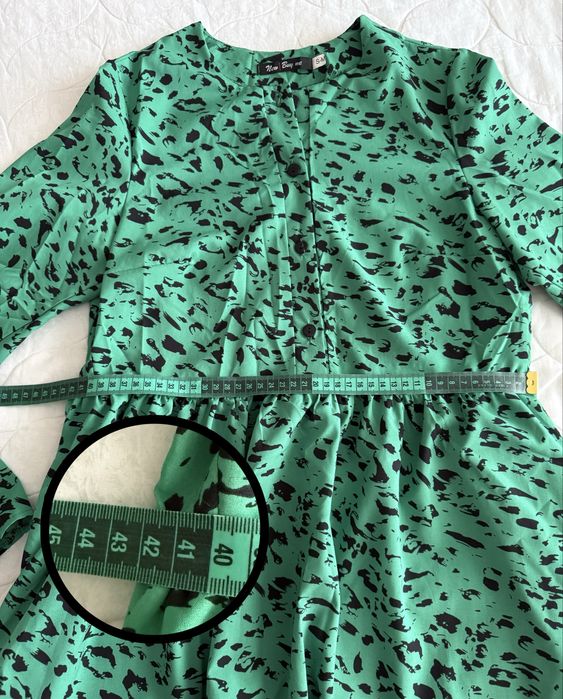 Сукня зелена з лео принтом