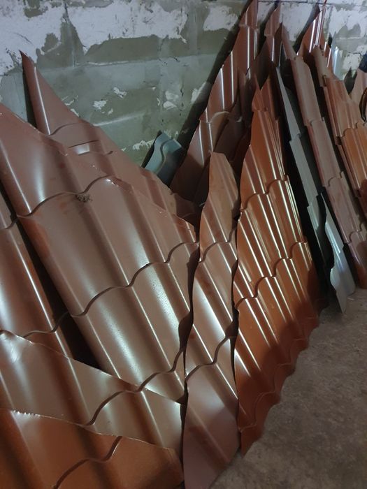 Продам в м.Кривии Ріг матеріали:обрізки доски, залізо, пластик