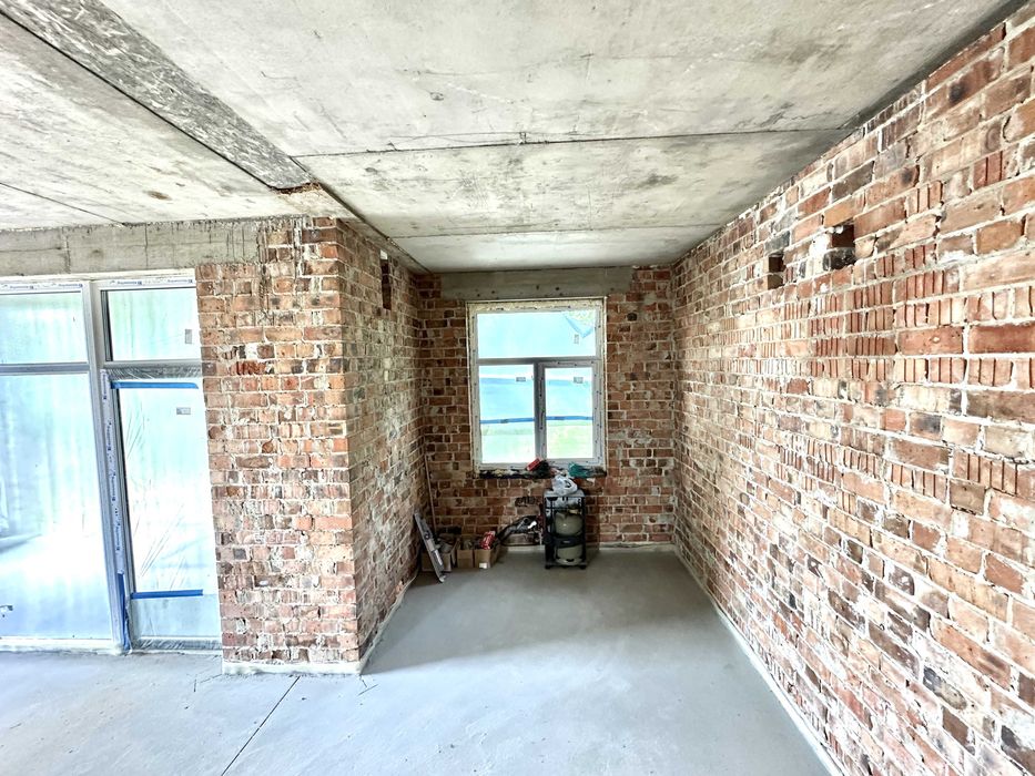 Продаж котеджів з сонячними панелями у смт.Брюховичі.