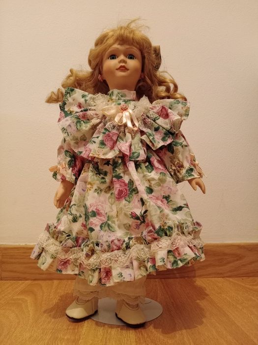 Boneca de porcelana