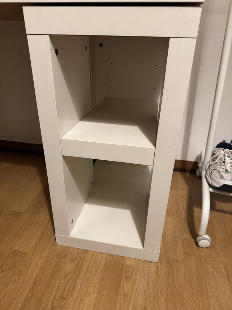Secretária do Ikea