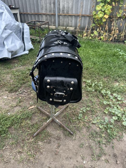 Продам черную кожаную сумку для мотоцикла