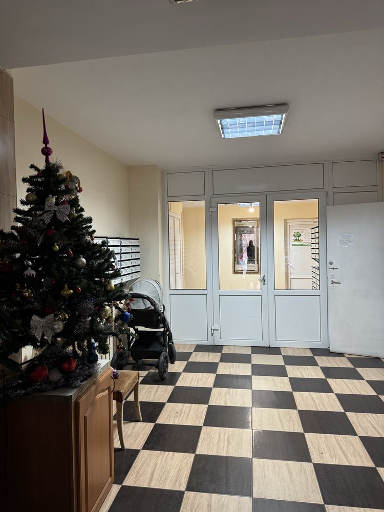 Продаж 2 кімнатноі вул Ахматовоі Анни 13 Г ( 2 поверх)метро»Позняки»