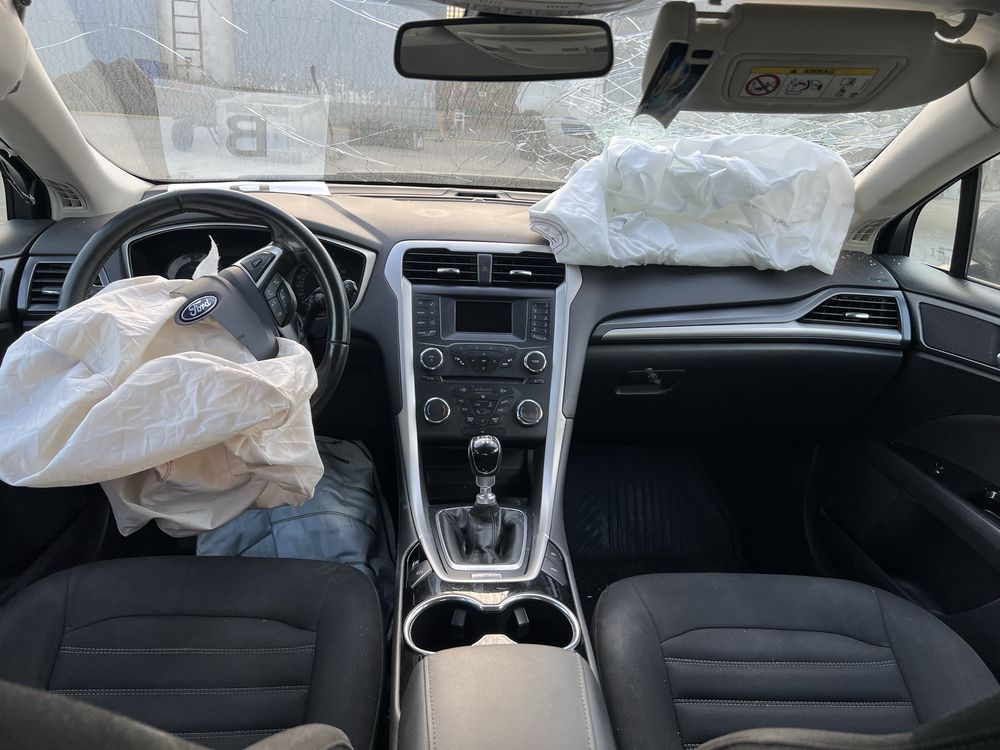 ford mondeo mk5  , benzynka , lekko uszkodzony , salon polska