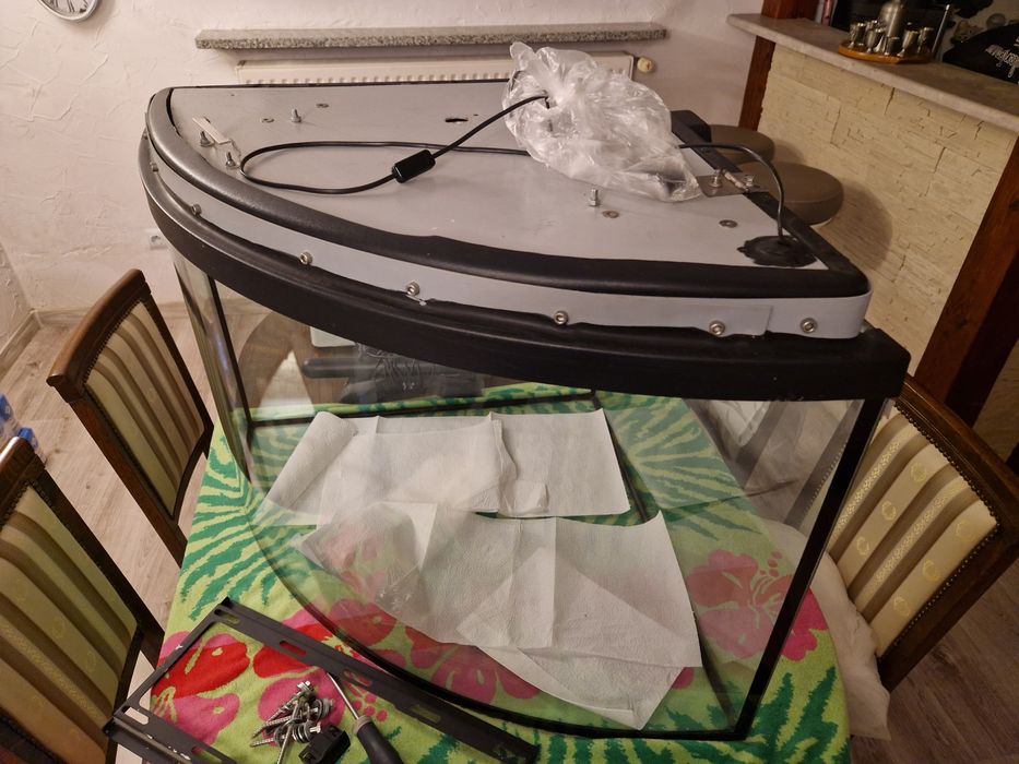 Akwarium  narożne  210l