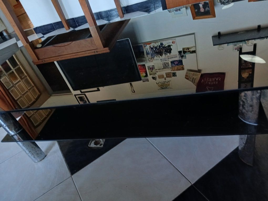 Mesa de centro em vidro preto