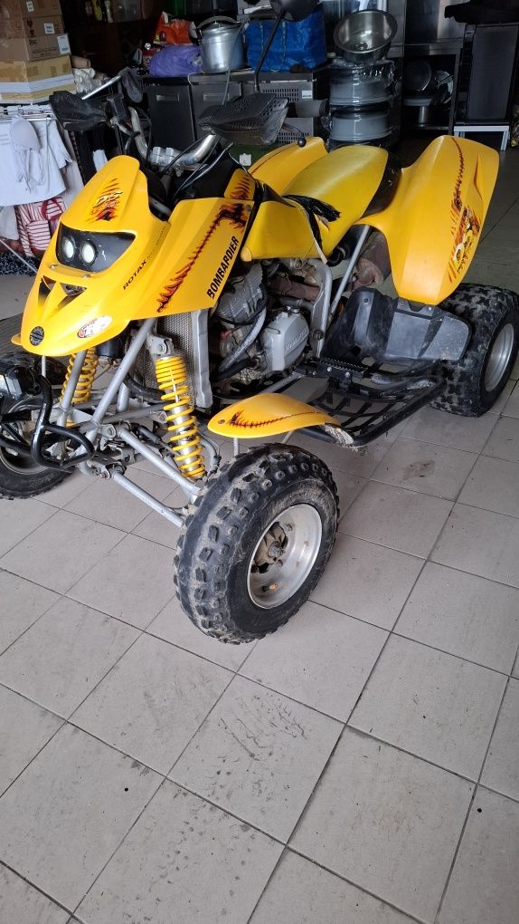 Moto 4 . 650 Bombardier