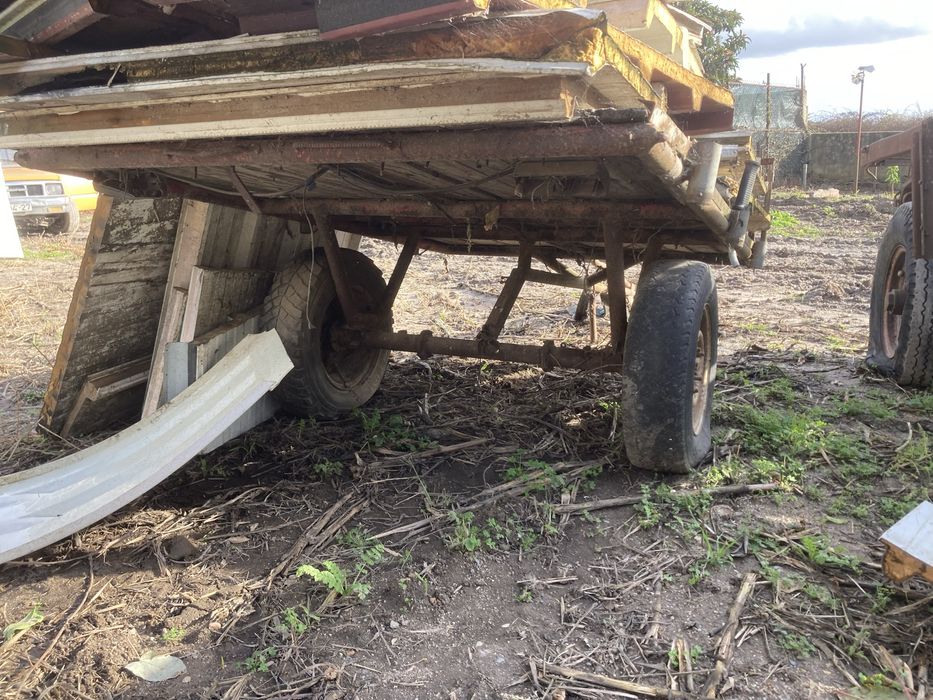 Reboque simples sem basculo vendo ou troco por algo