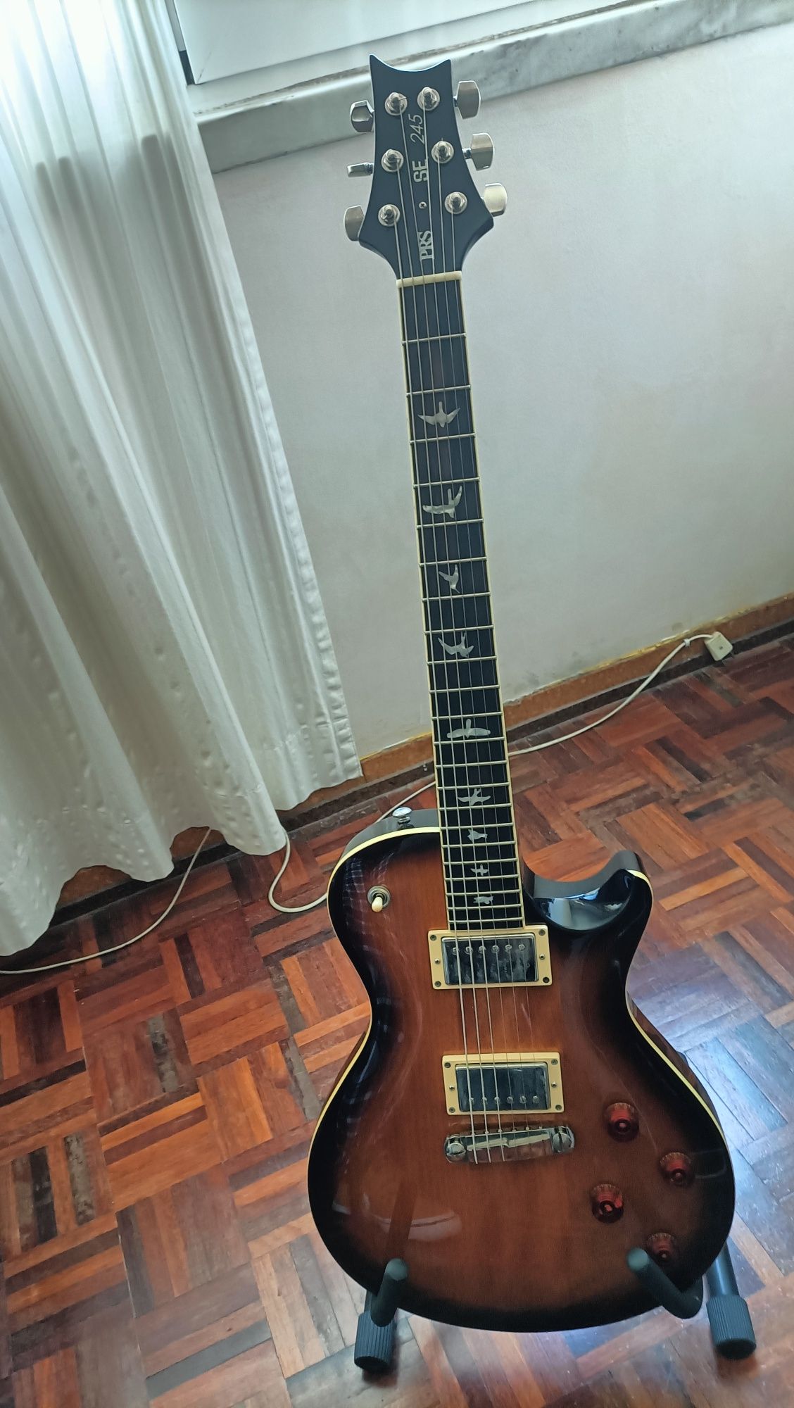 Guitarra PRS SE 245 Standard