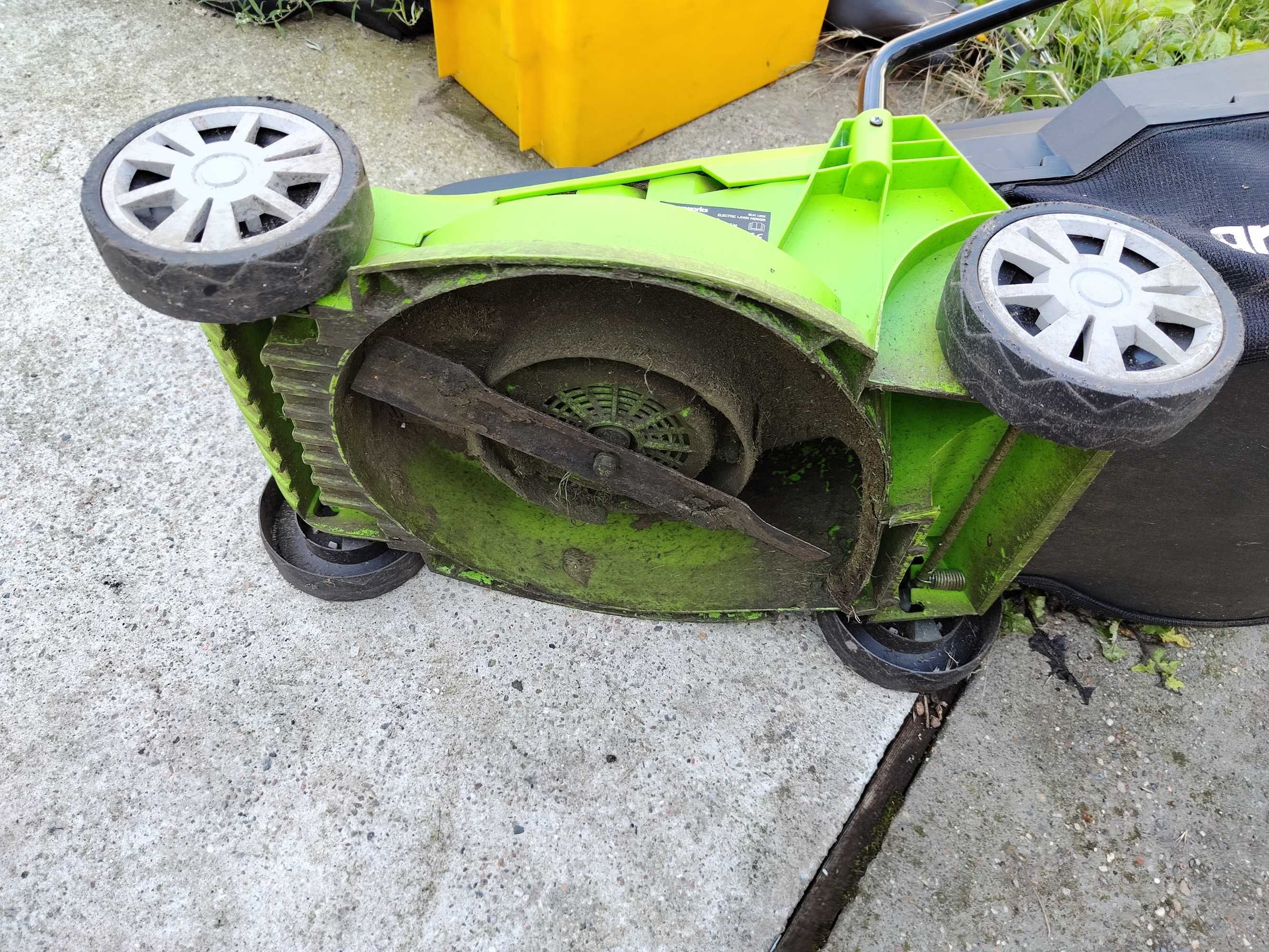 kosiarka elektryczna do trawy,malutka,lekka z koszem