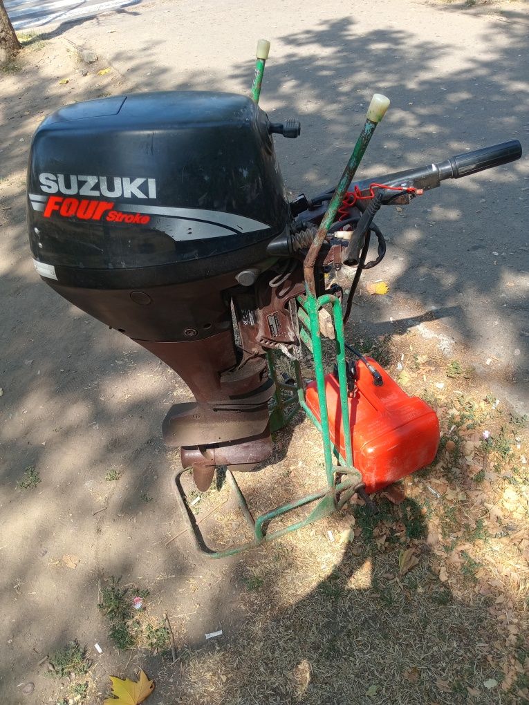 Продам лодочний мотор