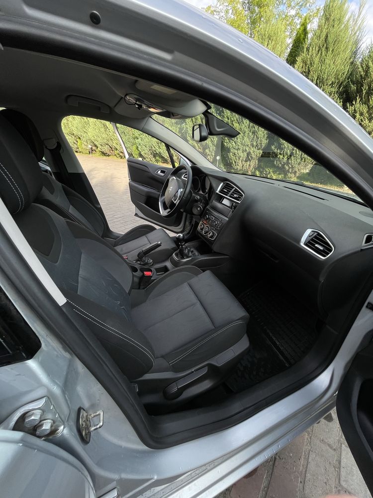 Автомобіль Citroen C4