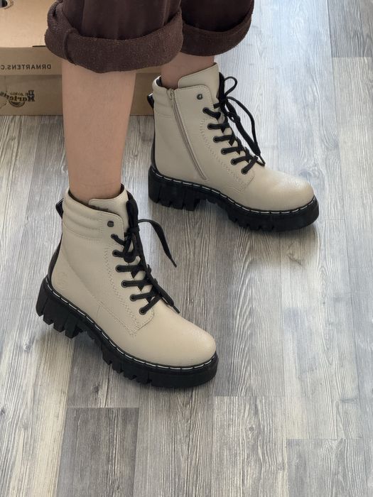 бежеві зимові черевики Rieker