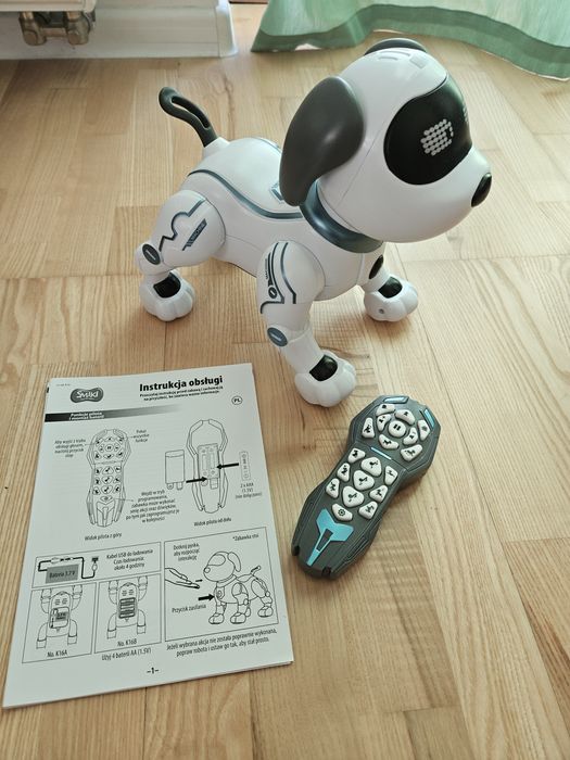 Smiki, Robo pies, tech bot