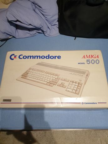 Amiga 500 box + joystick + 50 dyskietek
