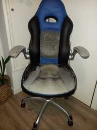Cadeira gaming com base elevatória