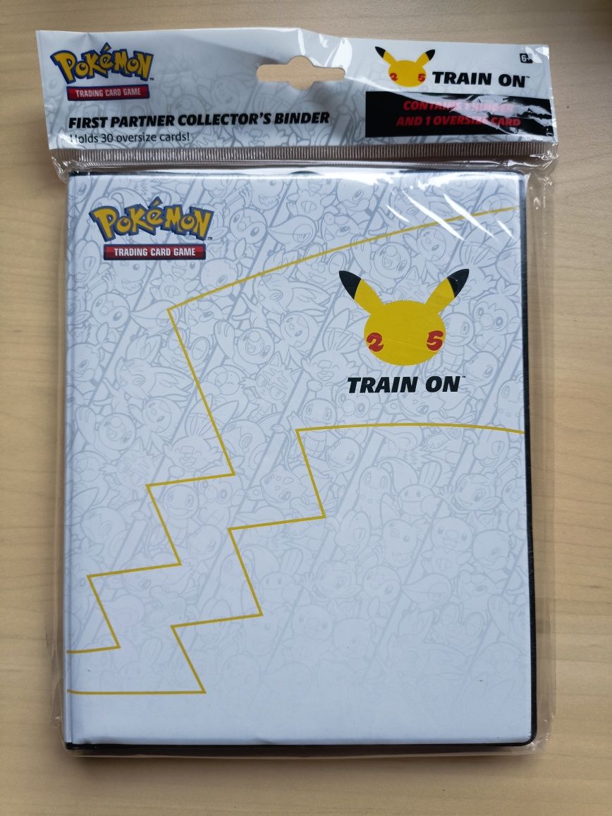 Pokemon TCG: 25th Anniversary Celebrations Album + Karta Pikachu