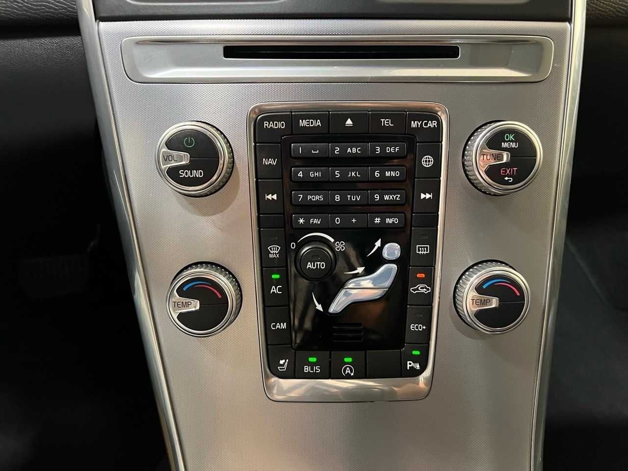 Продаю автомобіль Volvo XC60 Dynamic 2017