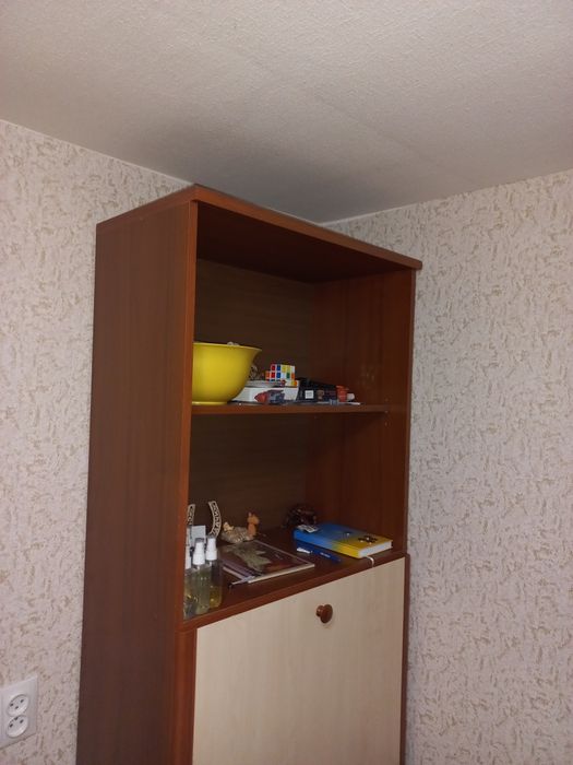 Універсальна шафа робочий стіл/передпокій.