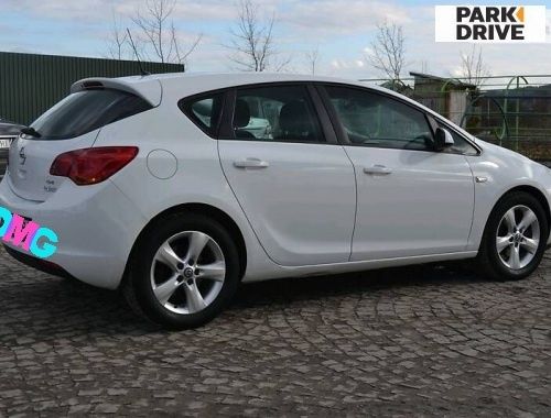 ПРОДАМ Opel astra j 2010