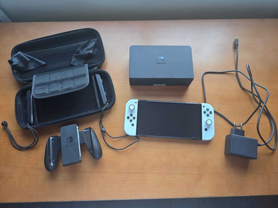 Nintendo Switch Oled (branca)+ Acessórios