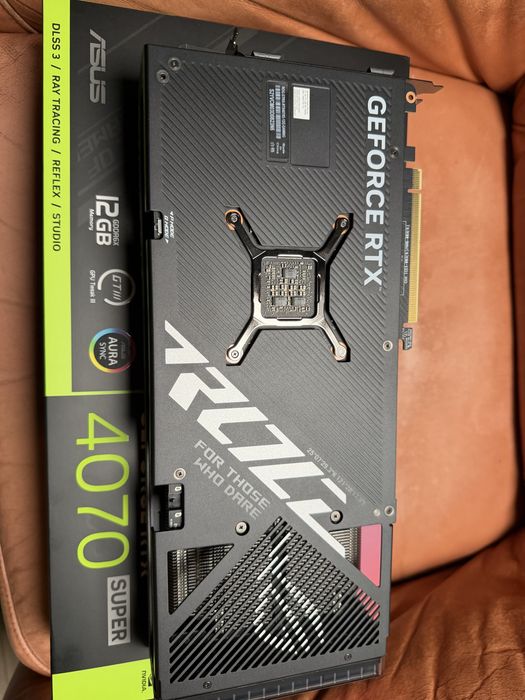 Rtx 4070 super asus rog strix