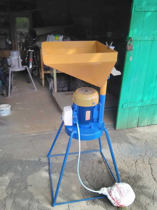 Зерноподрібнювач, млин, дку.