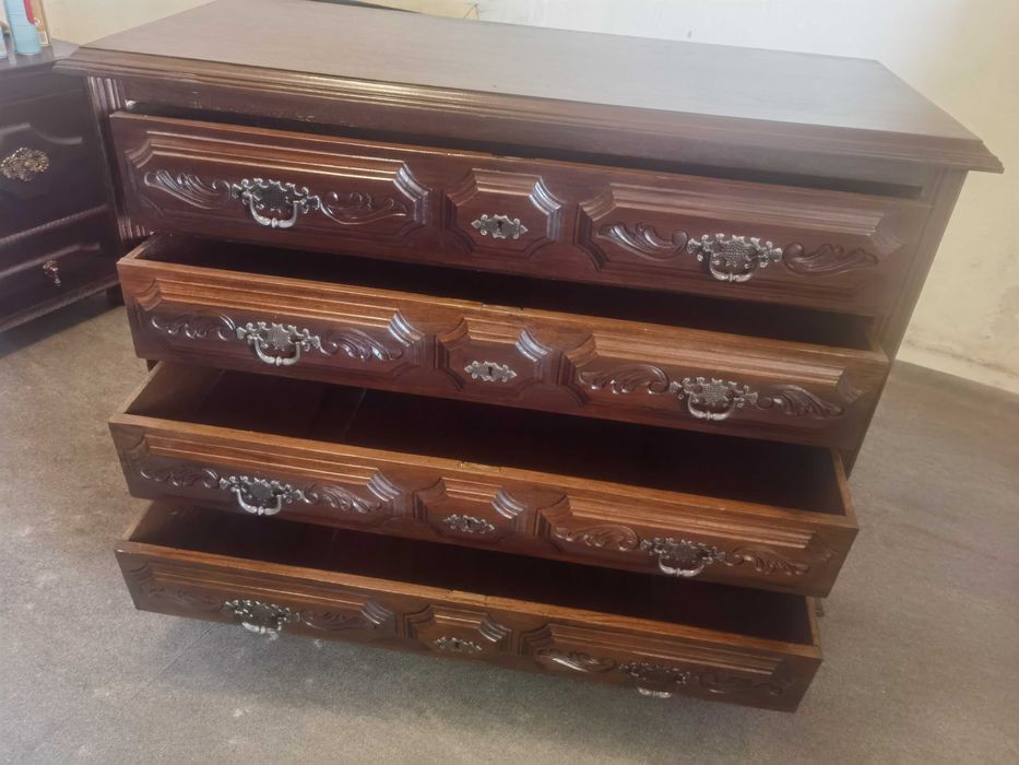 Mobilia antiga de quarto com 7 componentes - em muito bom estado