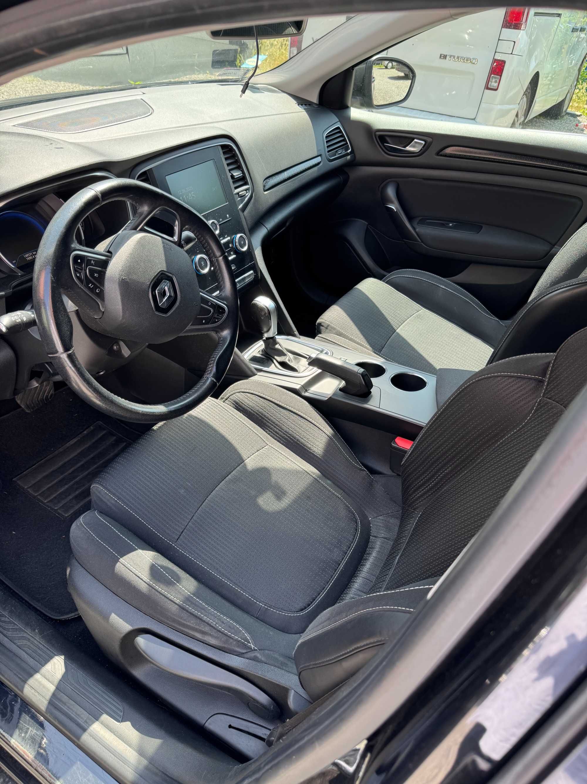 sprzedam samochód osobowy Renault Megane IV