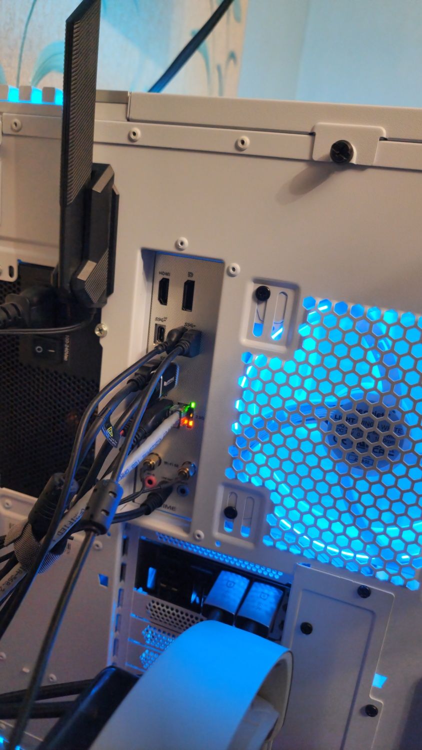 Игровой компьютер, asus rog strix 4080, 2 монитора,стол, клавиатура..
