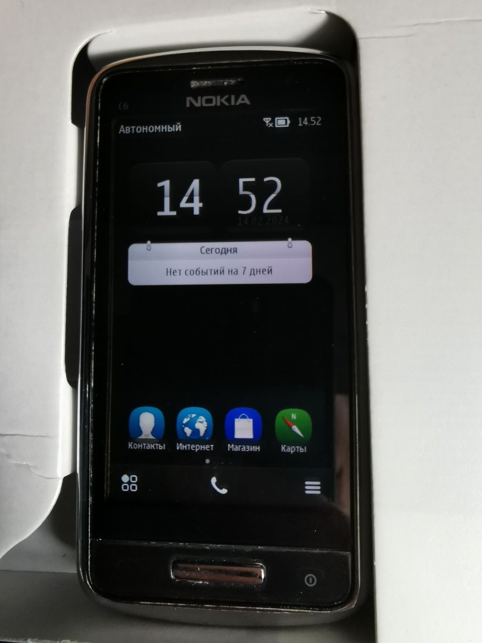 Телефон Nokia c6-01.3