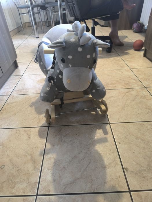 Koń  na biegunach jeździk