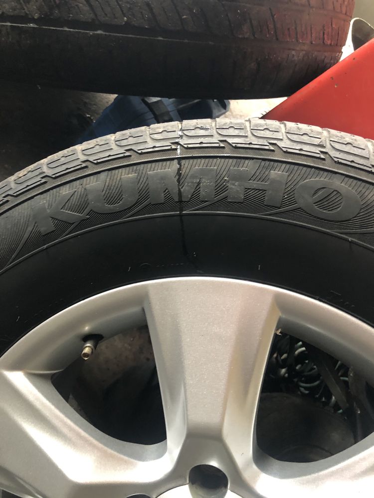 KUMHO 275/60 R18