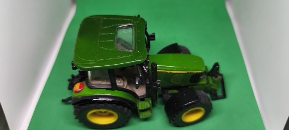 Siku traktor John Deere 1 32