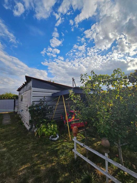 Продаж повноцінного будинку в центрі села Руська Поляна.