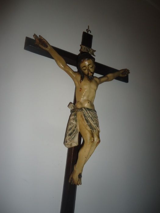 Cristo na Cruz em Madeira Antigo