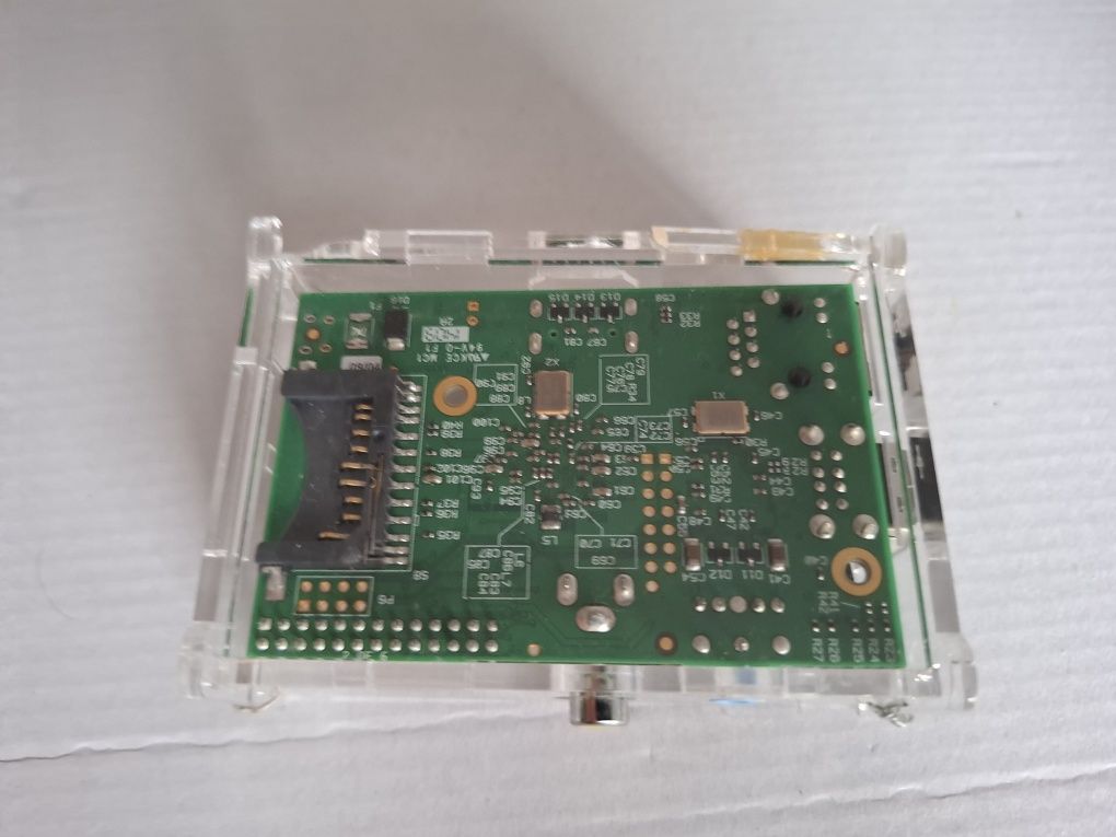 Raspberry pi 1	 b moduł Wi-fi dedykowana kamera