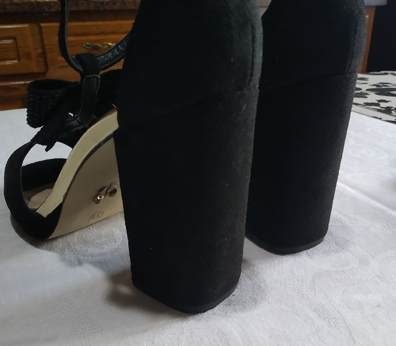 ÚLTIMO PREÇO Sandálias senhora