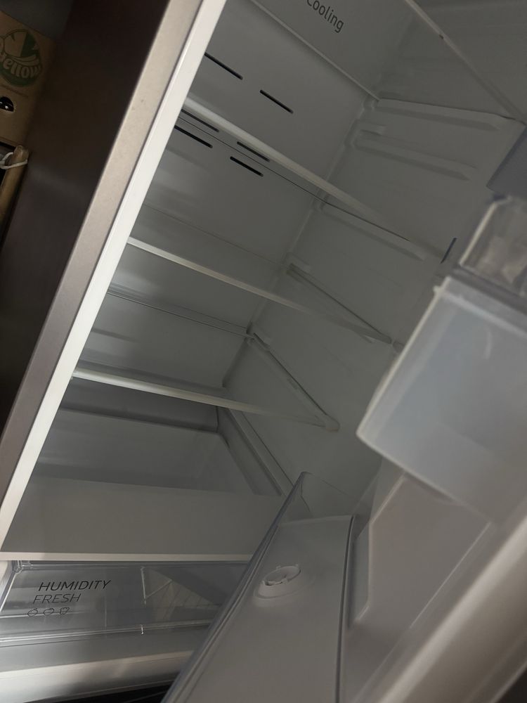Lodówka Samsung RB34C652EBN no frost 185.3 cm Podajnik wody