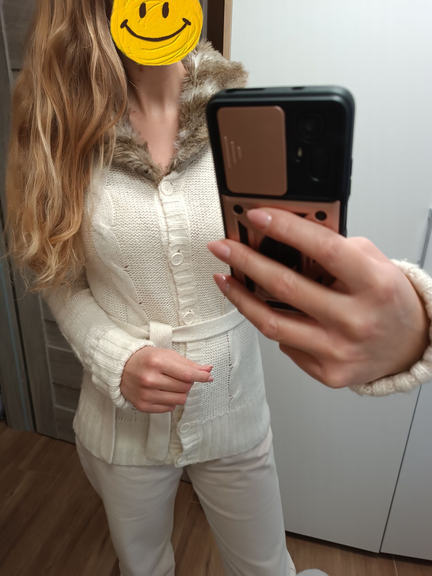 Elegancki sweter moher z kożuszkiem Oodji