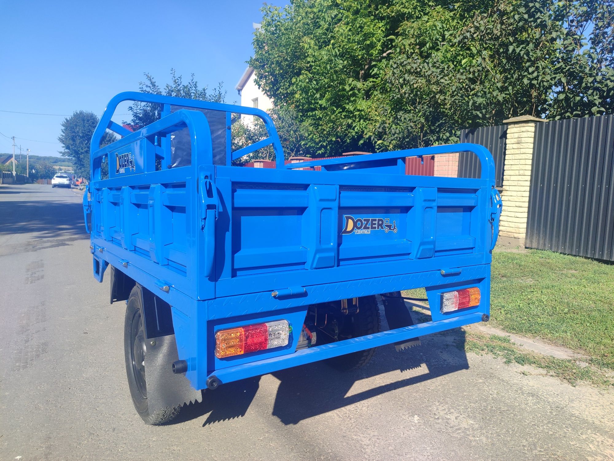 Електротрицикл вантажний бортовий