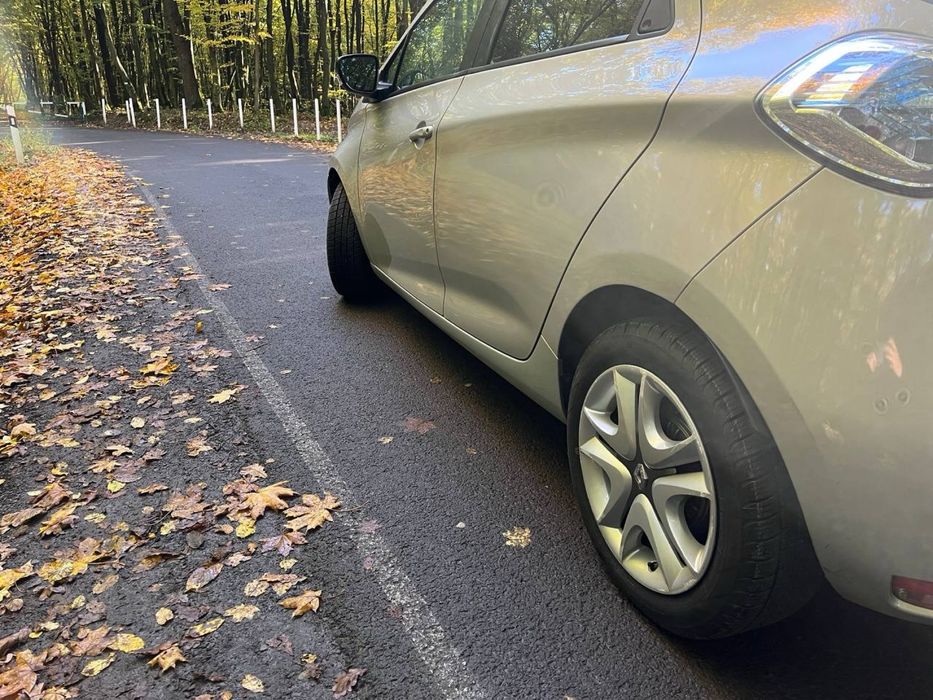 Renault zoe 41kwh 2017р запас ходу 300км