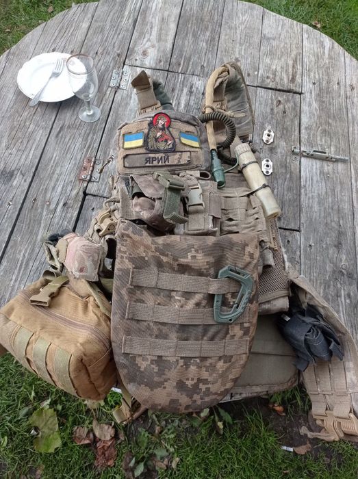 Продам шолом і бронік