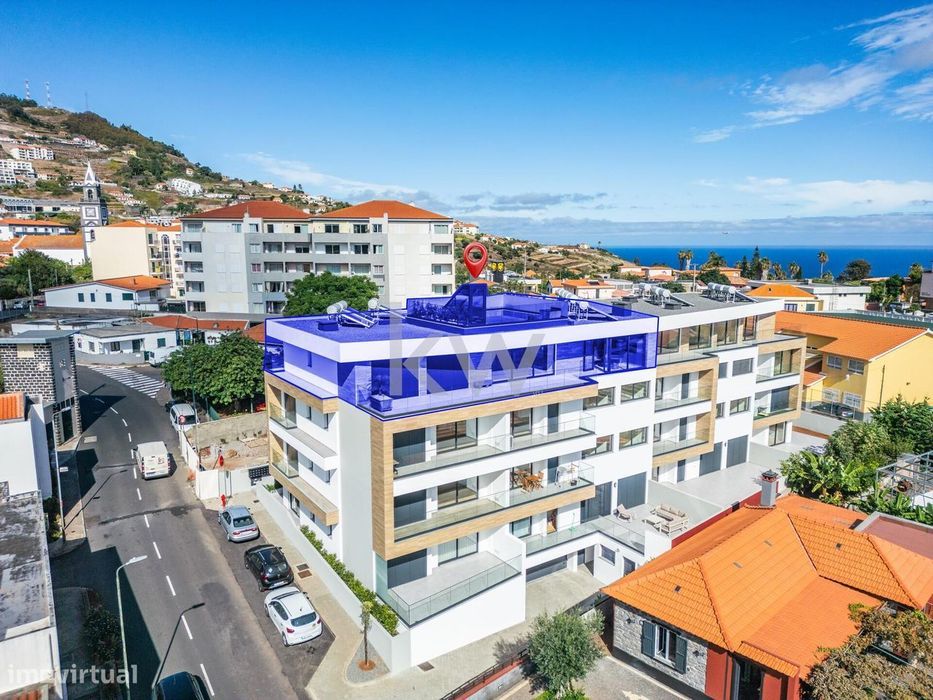 Penthouse T3 de luxo no Centro do Caniço