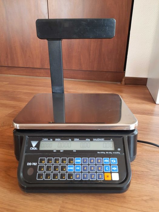 waga kalkulacyjna z wysięgnikiem w czarnej obudowie DIGI DS-782