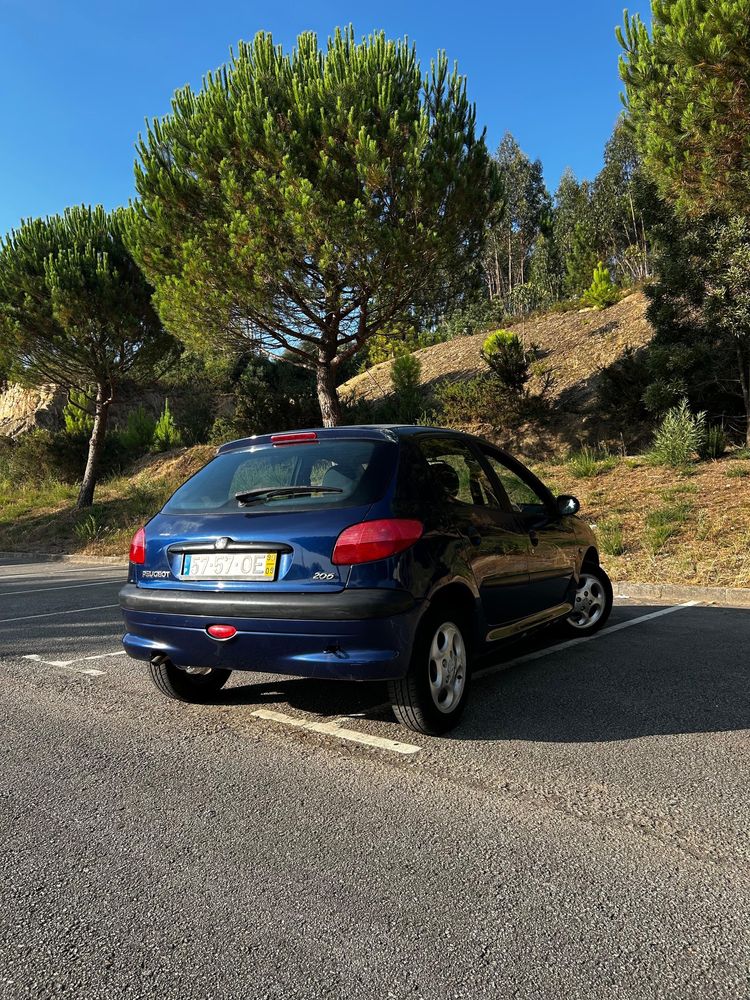Peugeot 206 1.4 com A/C