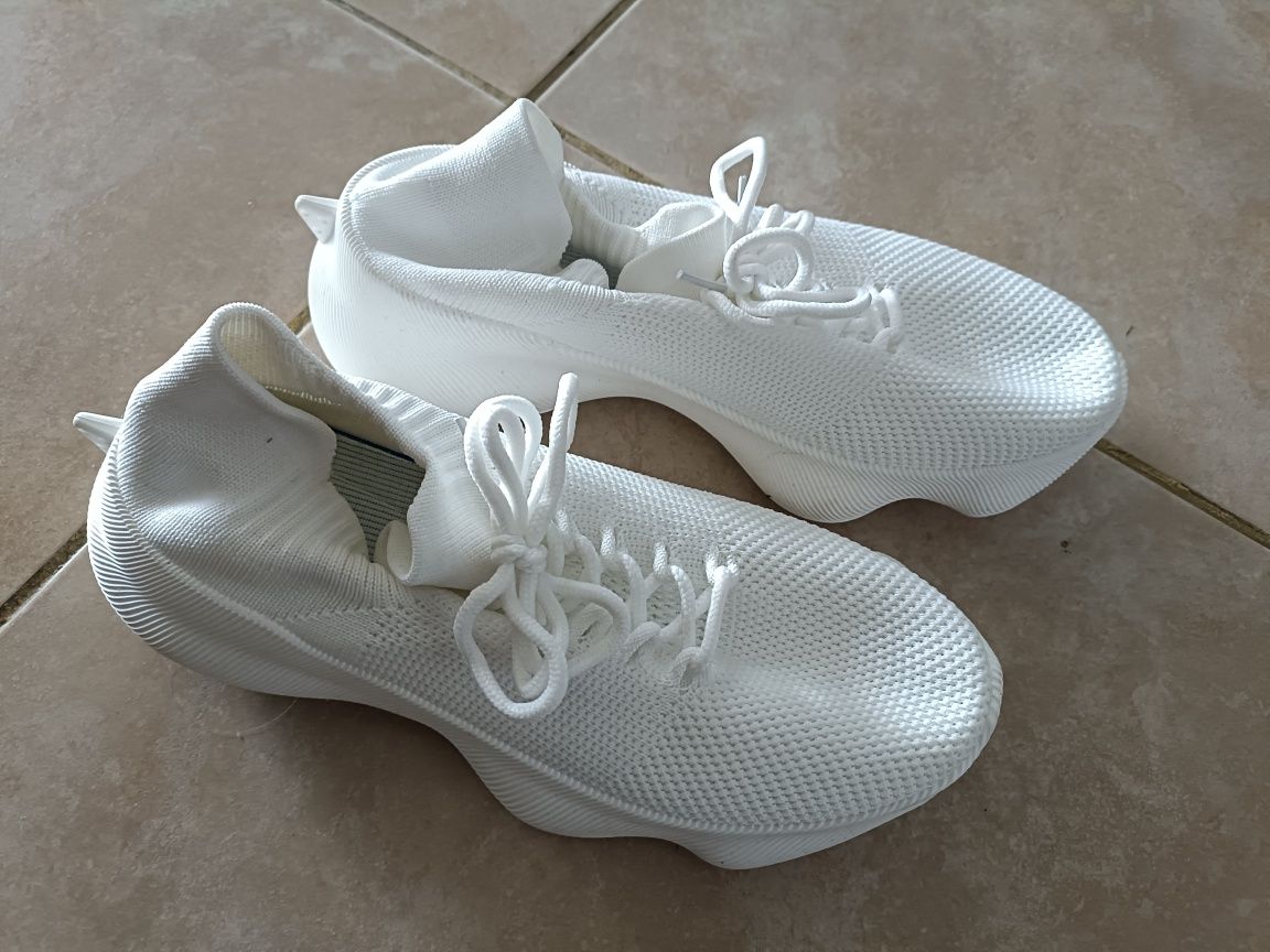 Białe buty materiałowe r 37